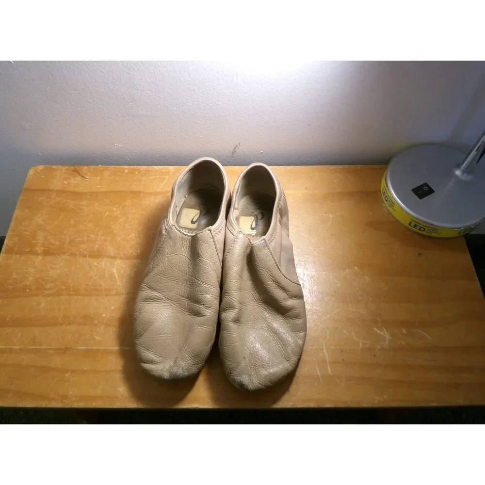 Pre-Owned Dance Jazz Shoes DanzNMotion Adult 7M Tan Slip On Leather Split Sole